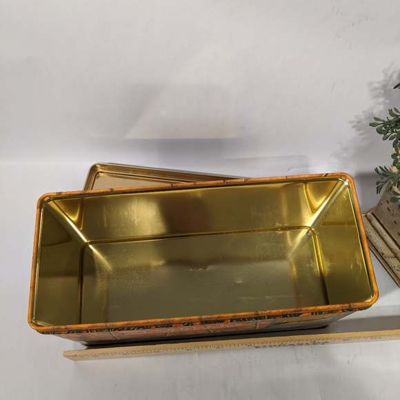 Vintage Style Starbucks Coffee Tin - Picture 3 of 3